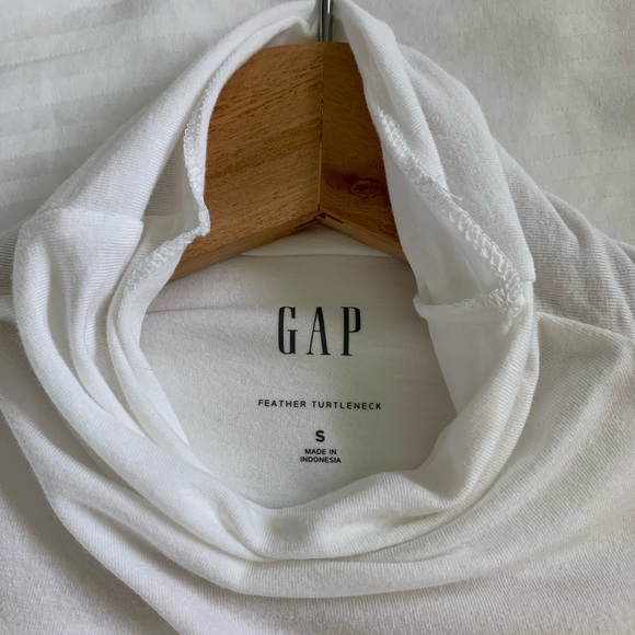 GAP | Tops | Gap Feather Turtleneck 